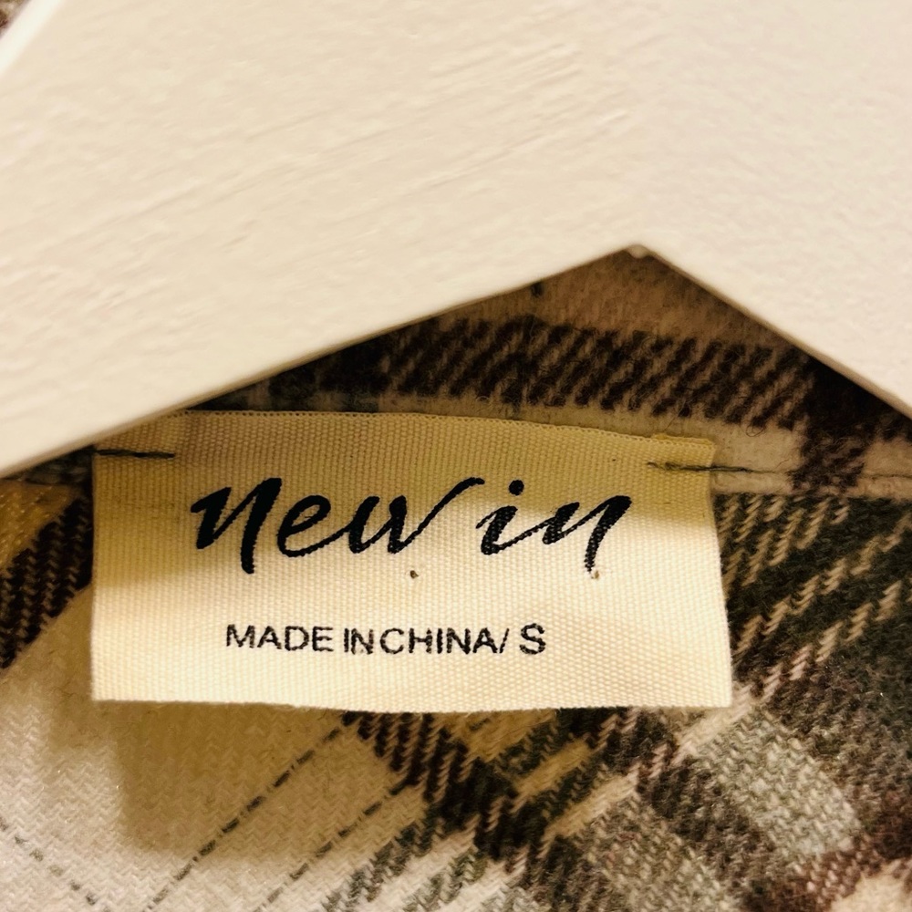 Women's Plaid Shacket - Picture 4 of 7